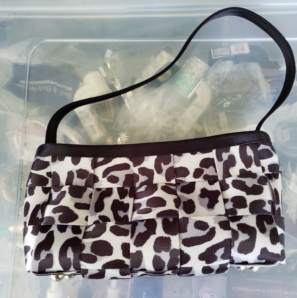 Harvey's Leopard Baguette not for ssle